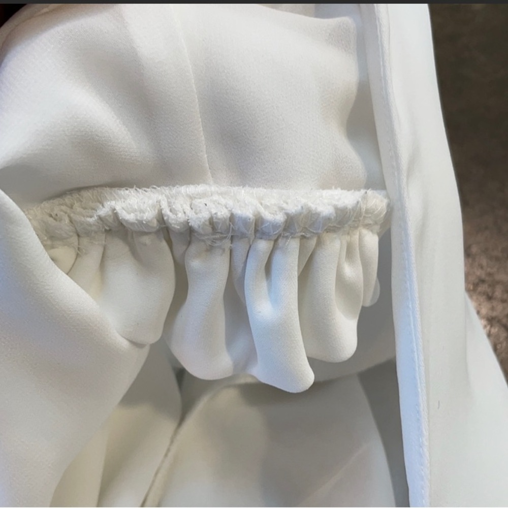 EXPRESS white short sleeve lined v neck puff sleeves - Picture 7 of 9